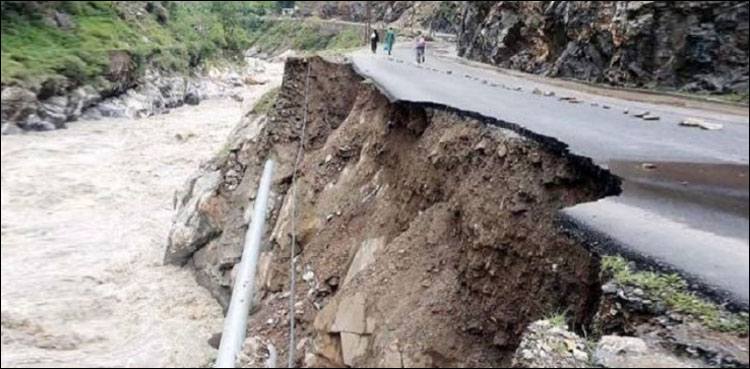 لینڈ سلائیڈنگ کے باعث شاہراہ کاغان بند، 2 افراد جاں بحق