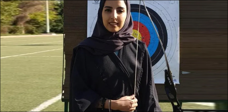 سعودی دوشیزہ کا تیر سے بوتل کیپ چیلنج پورا کرنے کا شاندار مظاہرہ