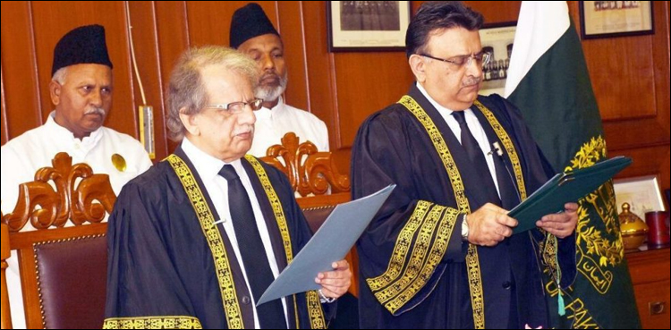 چیف جسٹس کا دورہ روس ،جسٹس شیخ عظمت نے قائم مقام چیف جسٹس کا حلف اٹھالیا