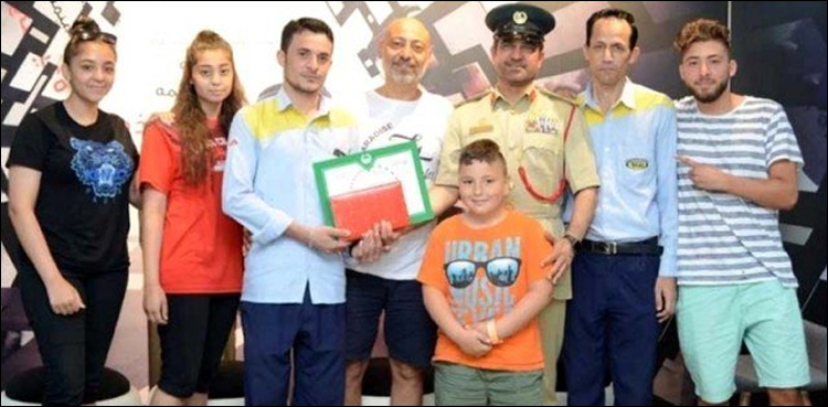 دبئی میں پاکستانی ٹیکسی ڈرائیور نے ایمانداری کی مثال قائم کردی