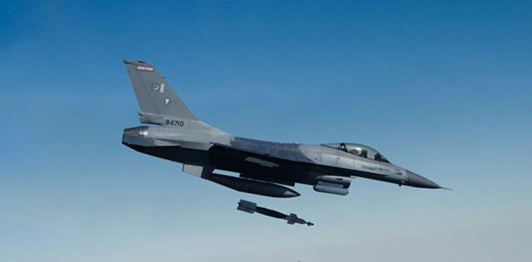 F16