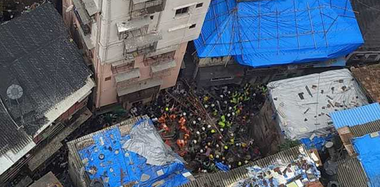ممبئی میں پرانی عمارت منہدم، 10 افراد ہلاک، درجنوں پھنس گئے