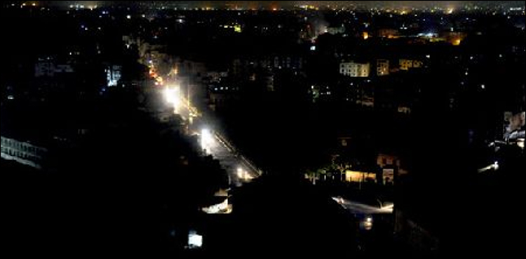 حیدرآباد میں بارش کو 20 گھنٹے گزرنے کے بعد بھی بلیک آؤٹ