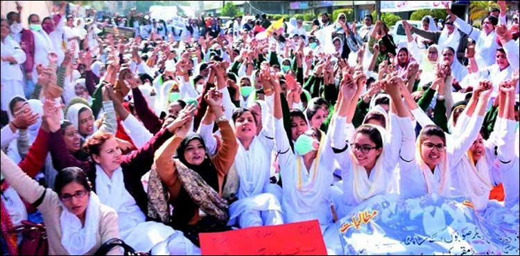 کراچی: 9 روز سے جاری نرسوں کا احتجاج رنگ لے آیا