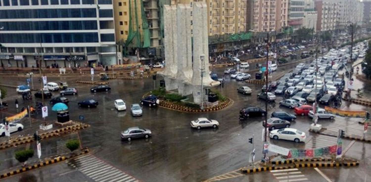 کراچی کے مختلف علاقوں میں ہلکی بارش، موسم خوشگوار