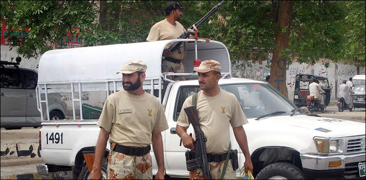 رینجرزکی گلشن معمار میں کارروائی، بڑی تعداد میں اسلحہ برآمد