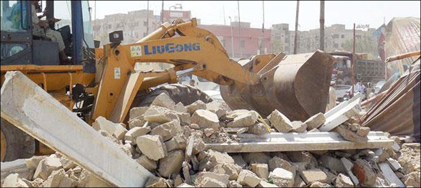 انسداد تجاوزات آپریشن : احسن آباد میں مظاہرین کی ہنگامہ آرائی، دو گاڑیاں اور ایک گھر نذر آتش