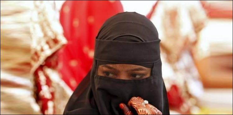 بھارت میں چیونگم نہ کھانے پر شوہر کی بیوی کو ایک ساتھ 3 طلاقیں