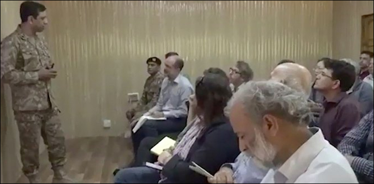 غیر ملکی میڈیا نمایندوں کا ایل او سی کا دورہ، آئی ایس پی آر کی بریفنگ