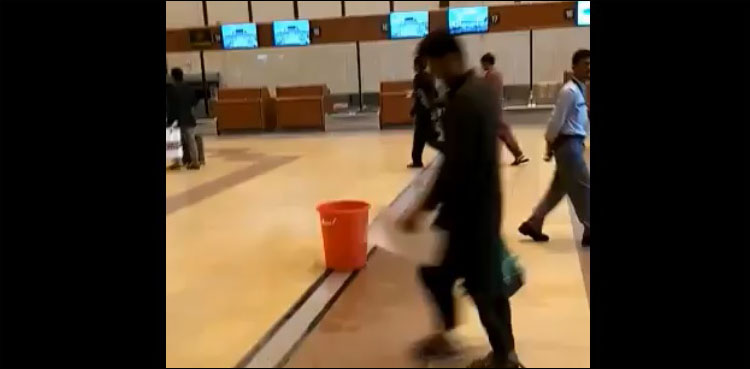 تیز بارش نے کراچی ایئر پورٹ کی چھتیں بھی ٹپکا دیں، انتظامیہ نے بالٹی رکھ دی