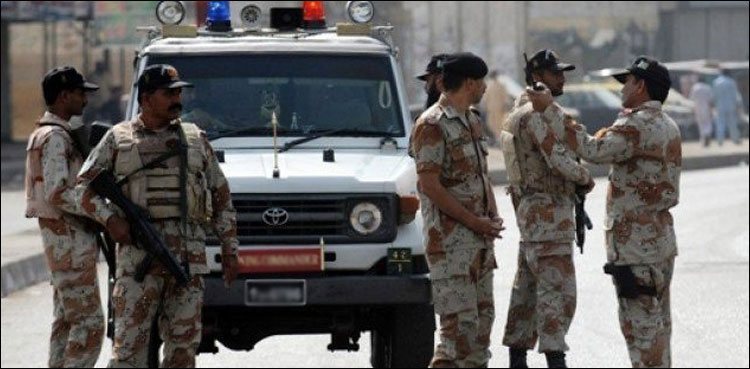 کراچی : رینجرز کی کارروائی، گینگ وار کے ٹارگٹ کلر سمیت سات ملزمان گرفتار، اسلحہ برآمد