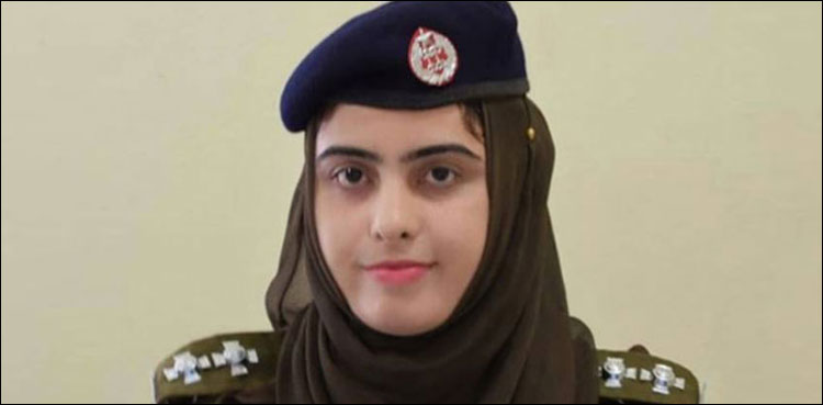 خواتین کے مسائل حل کرنے کے لیے کوشاں پاکپتن کی پہلی خاتون ایس ایچ او