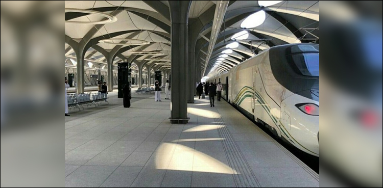 حرمین ٹرین عازمین حج کے پہلے قافلے کے ساتھ مدینہ سے مکہ پہنچ گئی