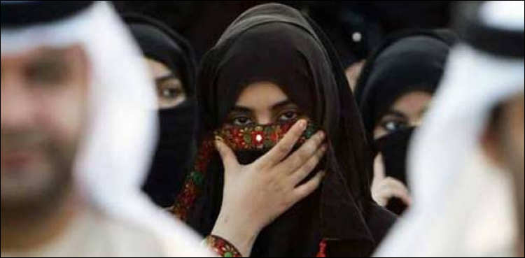شارجہ، شوہر کے زیادہ محبت کرنے پر خاتون نے طلاق مانگ لی