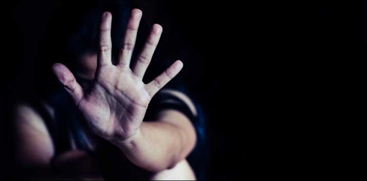 کراچی: چوری کے شبہ میں لڑکے کو زندہ جلانے کی کوشش