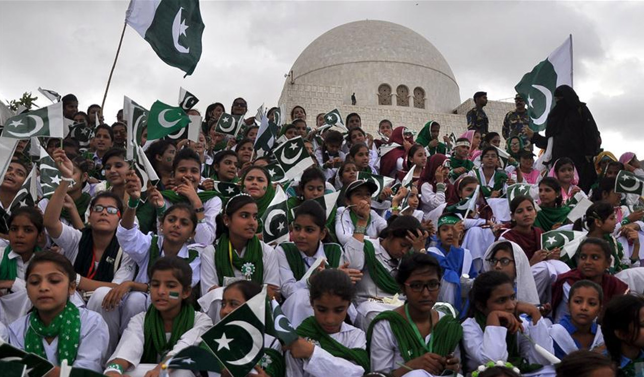 یوم آزادی پر لہو گرماتے تاریخ سازملی نغمے