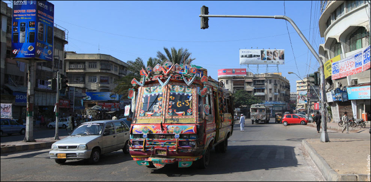 کشمیریوں سے اظہار یکجہتی، کراچی میں 157 ٹریفک سگنلز  کو  12بجے بند کر دیا جائےگا