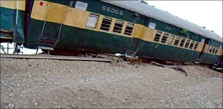 رحمان بابا ایکسپریس کو حادثہ، 10 مسافر زخمی