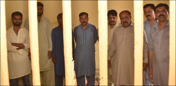 وہاڑی: پولیس کا خاتون پر تشدد، گرفتار ڈی ایس پی سمیت اہل کاروں کو حوالات میں پروٹوکول