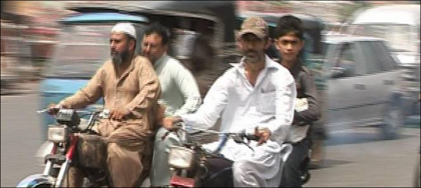 کراچی میں آج سے تین دن کیلئے موٹر سائیکل کی ڈبل سواری پر پابندی عائد