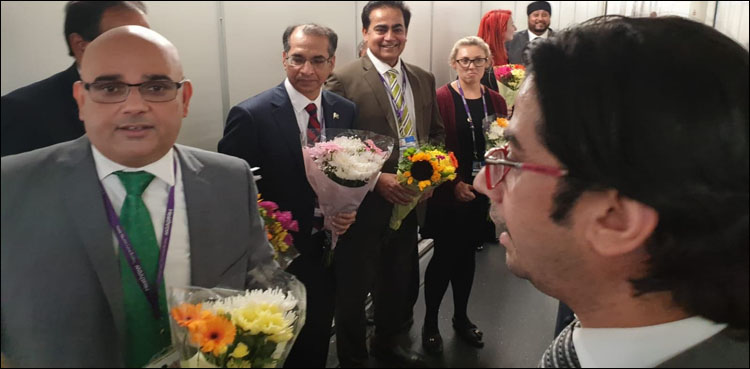 پی آئی اے کی سیالکوٹ سے پہلی براہ راست پرواز لندن پہنچ گئی، شاندار استقبال