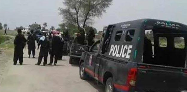 شکارپور: ڈاکوؤں کا پولیس موبائل پر راکٹ حملہ