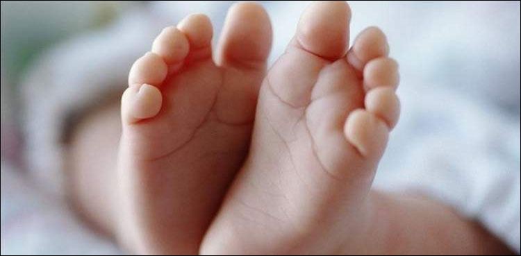 شکارپور : ماں نے سول اسپتال کے فرش پر بچے کو جنم دے دیا