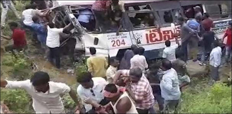 ہندو یاتریوں کی بس کو حادثہ: 21 افراد ہلاک 50 زخمی