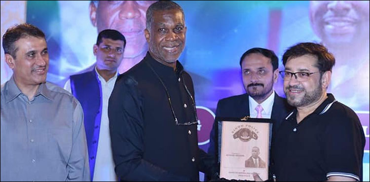 فاسٹ بولر مائیکل ہولڈنگ کے اعزاز میں آئی جی سندھ کا عشائیہ، ہولڈنگ کا خوشی کا اظہار