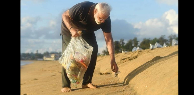 جنگی جنون میں مبتلا مودی کچرا چننے لگے