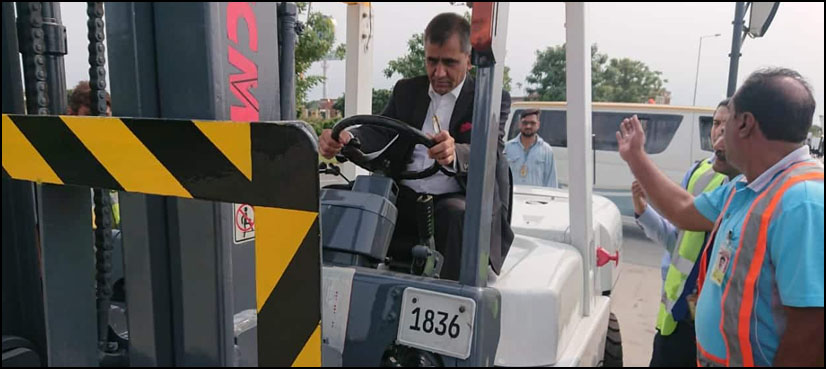 کروڑوں مالیت کے فورک لفٹرز کو دوبارہ قابل استعمال بنایا جارہا ہے، ایئرمارشل ارشد ملک