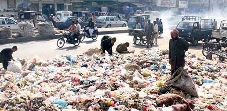 سندھ حکومت کے کچرا اٹھانے کے دعووں کی قلعی کھل گئی