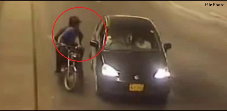 کراچی میں ڈکیتی و رہزنی کی وارداتوں میں اضافہ، پولیس ملزمان کو پکڑنے میں ناکام