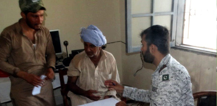 پاک بحریہ کا بلوچستان میں مفت میڈیکل کیمپ، 700 سے زائد مریضوں کا معائنہ