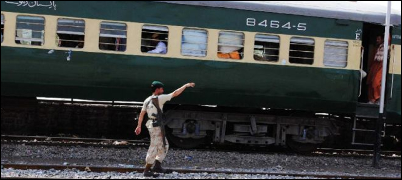 لاہور : ریل کار کی دو بوگیاں پٹری سے اتر گئیں، ٹرینوں کی آمد و رفت معطل