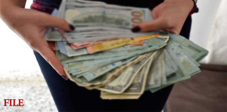 نوٹوں کی گڈیوں کی بارش، ویڈیو وائرل