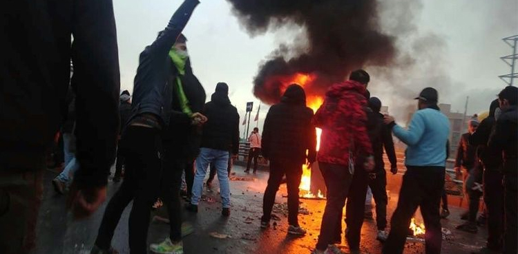 پیٹرول کی قیمتوں نے ایران میں آگ لگا دی، 29 ہلاک