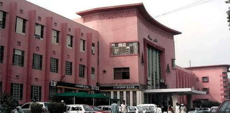 نشتر اسپتال میں ادویات اور ڈرپ کے بعد آکسیجن سلنڈر بھی نایاب