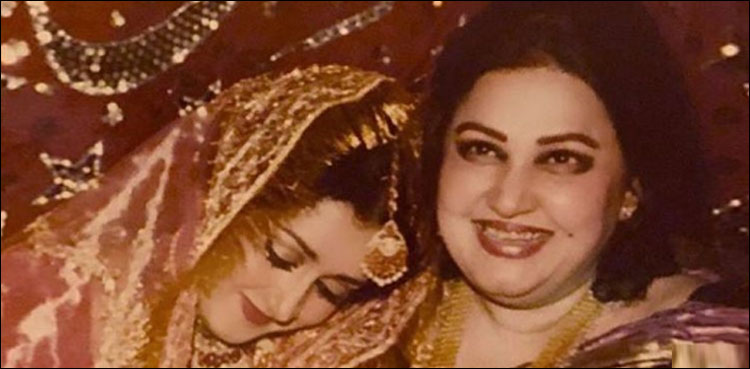 ملکہ ترنم نور جہاں کی پرانی تصویر نے ماضی کے دریچے کھول دیے