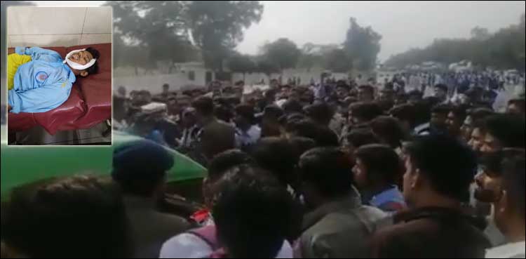 بس کنڈیکٹر کا طالب علم کو جان لیوا دھکا، طلبہ کا جی ٹی روڈ پر دھرنا