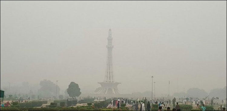 3 سالہ بچی لاہور میں فضائی آلودگی پر قابو نہ پانے کیخلاف عدالت جا پہنچی