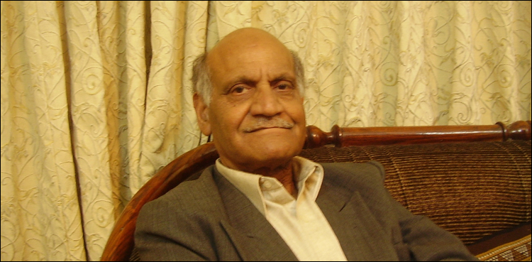 انور مسعود، جس نے  قہقوں سے مسائل بیان کیے