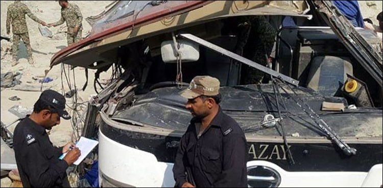 کوسٹل ہائی وے پر بس کھائی میں جاگری، 9 افراد جاں بحق