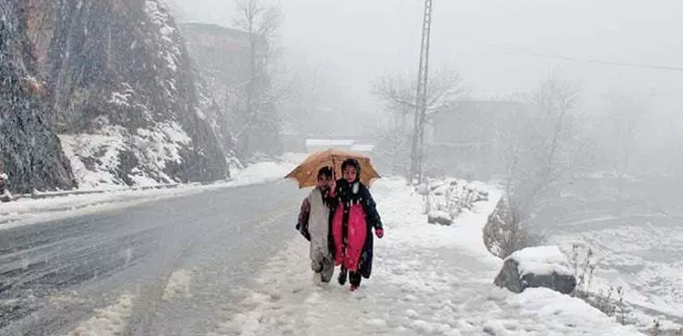 ملک کے بالائی علاقوں میں برفباری