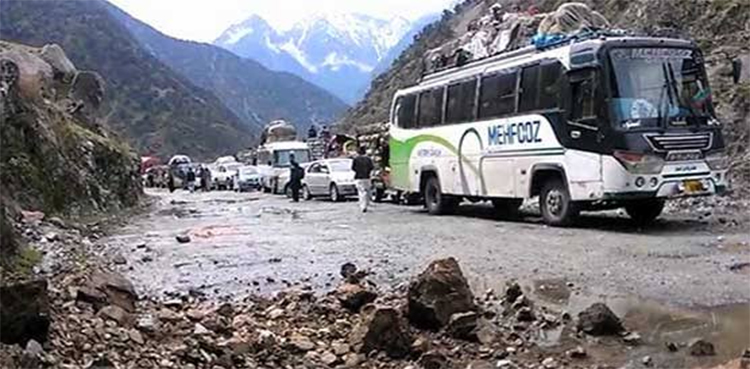 لینڈ سلائیڈنگ کے باعث شاہراہ قراقرم بند