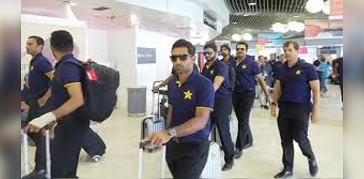 آسٹریلیا کو ہوم گراؤنڈ میں ڈھیر کرنے کا چیلنج، قومی ٹیم برسبین پہنچ گئی