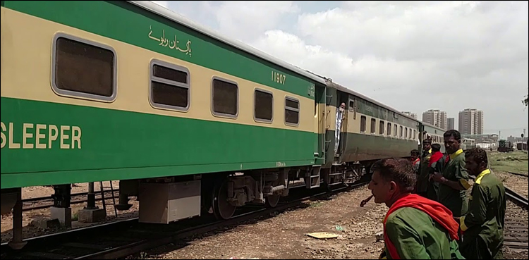 تیز گام ایکسپریس بڑے حادثے سے بال بال بچ گئی