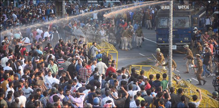 شہریت کے متنازعہ بل کے خلاف بھارت میں احتجاج زور پکڑ گیا