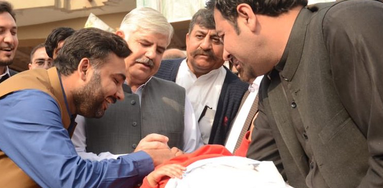 وزیراعلیٰ خیبرپختونخوا نے انسداد پولیو مہم کا آغاز کردیا