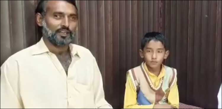 ’نابینا ہوں، بیٹے کا ہاتھ پکڑ کر انصاف مانگنے تھانے جاتا ہوں‘